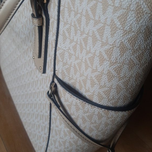 Michael Kors Voyager East / West Tote - Picture 3 of 10